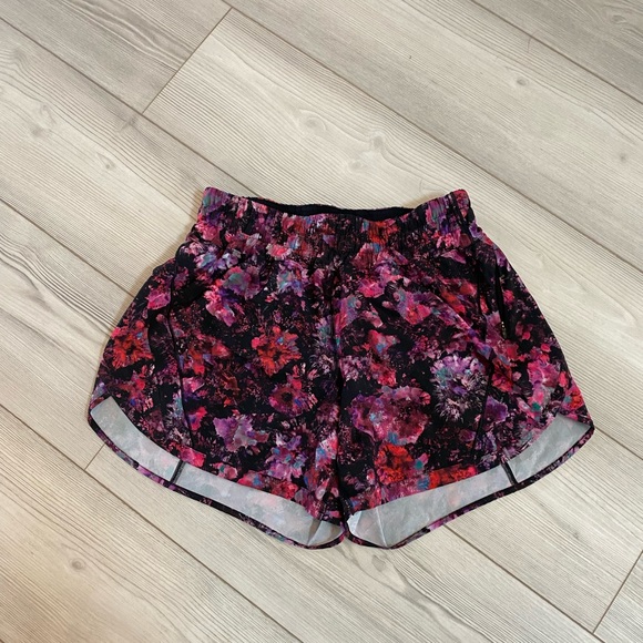 NWT 2 pair of Lululemon Track that short 5 inch - Picture 3 of 7